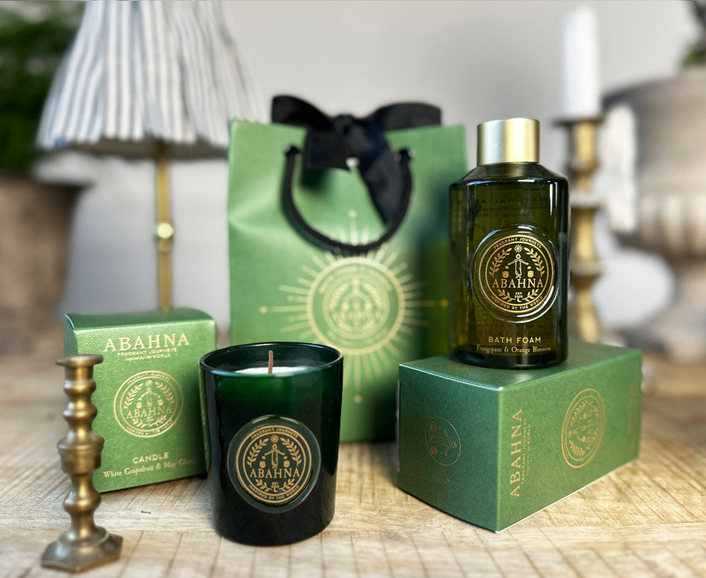 Abahna-cadeauset met geurkaars, badschuim en groene cadeautas
